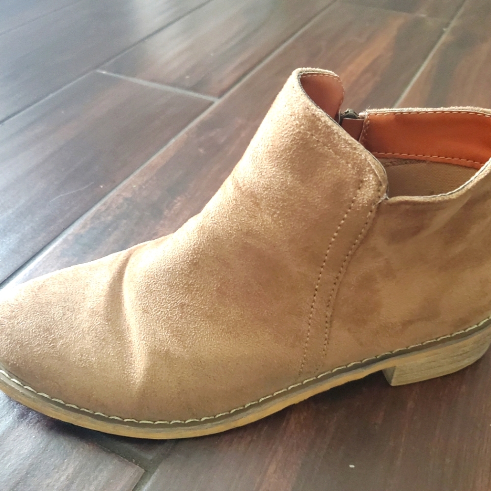 Seven7 brand suede short boots size 9